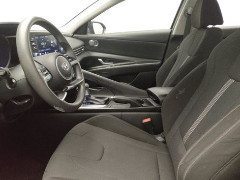 Used 2023 Hyundai Elantra SE image 17