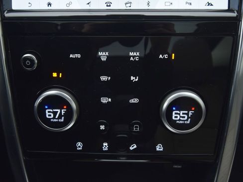 Used 2020 Land Rover Discovery Sport SE image 33