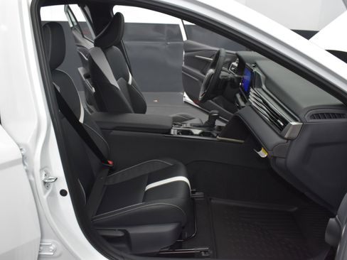 Used 2025 Toyota Camry SE image 25