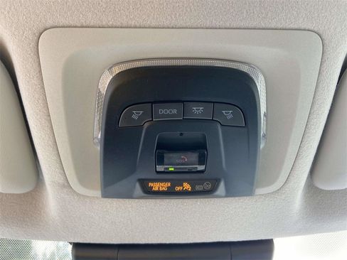 Used 2025 Toyota Corolla Cross L image 18