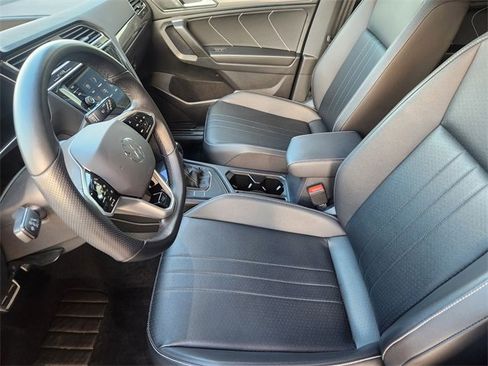 Used 2022 Volkswagen Tiguan SE R-Line image 12