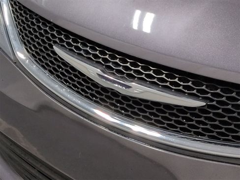 Certified 2017 Chrysler Pacifica Touring w/ Tire & Wheel Group image 12