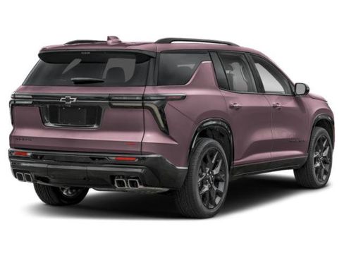 Used 2024 Chevrolet Traverse RS FWD image 2