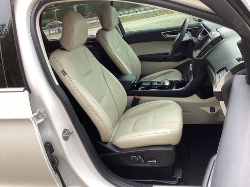 Used 2019 Ford Edge Titanium w/ Equipment Group 301A image 31