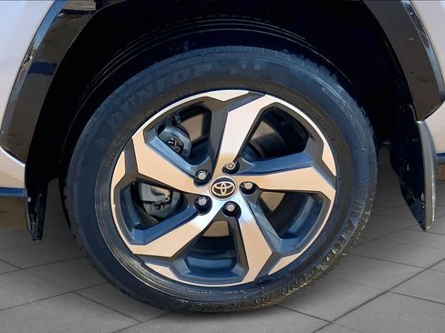 Used 2022 Toyota RAV4 SE w/ Weather & Moonroof Package image 11