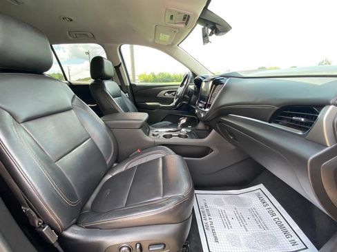 Used 2021 Chevrolet Traverse RS FWD image 42