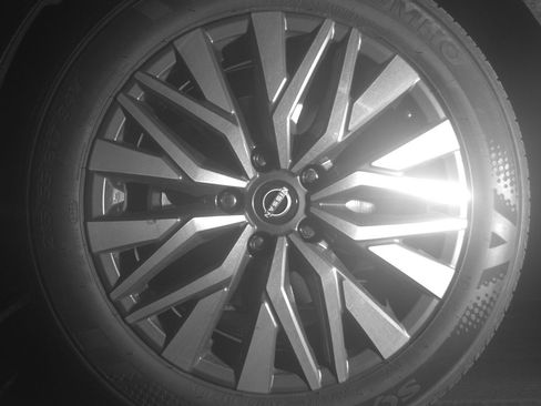 Used 2025 Nissan Altima 2.5 SV FWD image 12