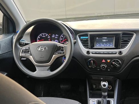 Used 2021 Hyundai Accent SE FWD image 12