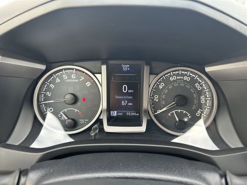 Certified 2018 Toyota Tacoma SR5 image 22