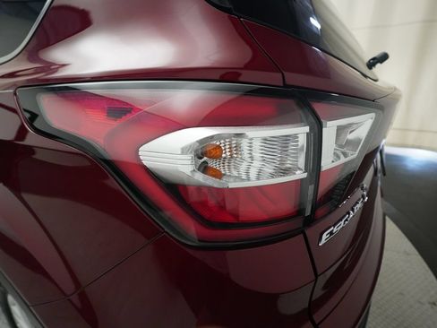 Used 2018 Ford Escape SE w/ SE Sync 3 Package AWD/4WD image 31