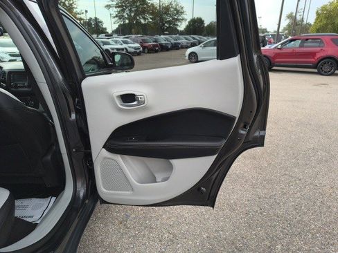 Used 2017 Jeep Compass Latitude w/ Cold Weather Group image 15