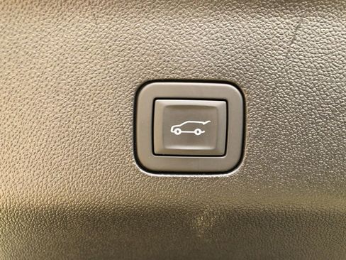 Used 2025 GMC Yukon AT4 w/ AT4 Premium Plus Package AWD/4WD image 18