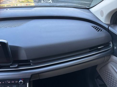 Used 2026 Kia Carnival FWD image 38