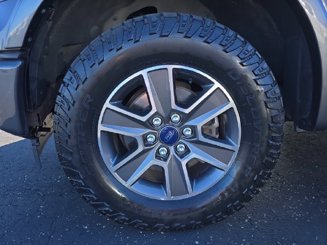 Used 2017 Ford F150 Lariat w/ Equipment Group 502A Luxury AWD/4WD image 9