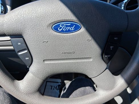 Used 2006 Ford Expedition XLT RWD image 30