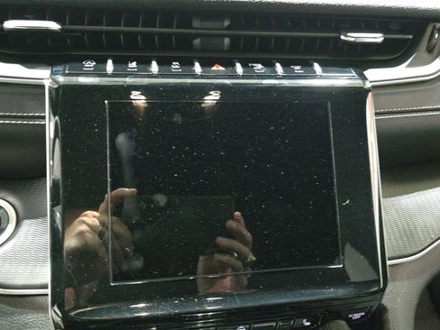 Used 2024 Jeep Grand Cherokee Altitude image 13