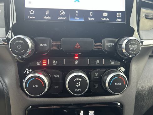 Used 2024 RAM 1500 Laramie image 12