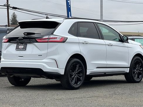 Used 2024 Ford Edge SE w/ Black Appearance Package image 5