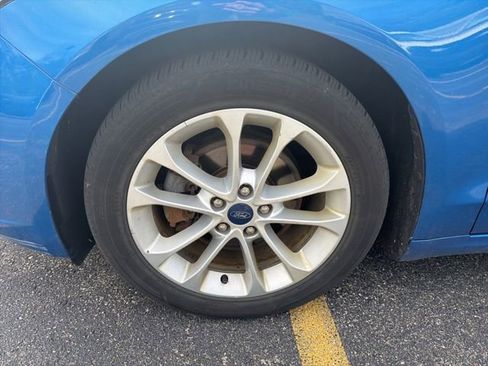 Used 2019 Ford Fusion SE FWD image 4