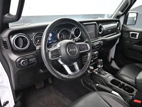 Used 2022 Jeep Wrangler Unlimited Sahara AWD/4WD image 14