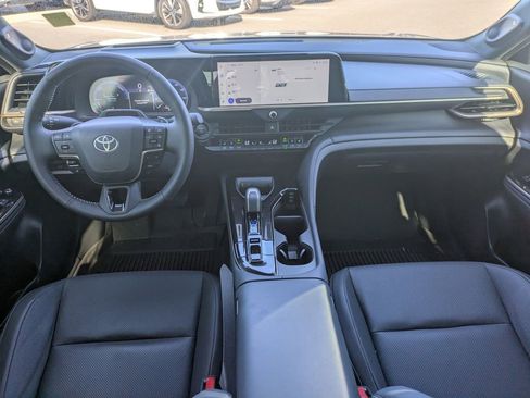 Used 2026 Toyota Crown Platinum image 14