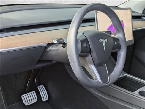 Used 2022 Tesla Model Y Performance image 3