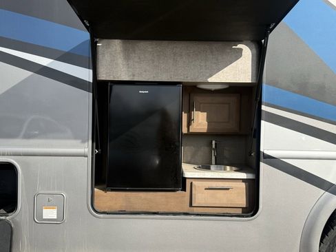 Used 2021 Ford F550 4x4 Regular Cab Super Duty w/ XLT Value Package image 32