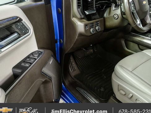 Used 2022 Chevrolet Silverado 1500 LTZ w/ Z71 Off-Road Package AWD/4WD image 8