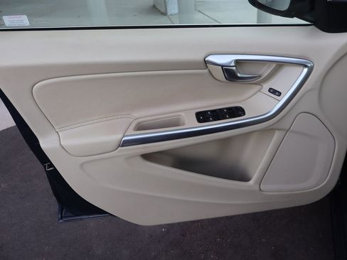 Used 2015 Volvo V60 T5 Premier image 25