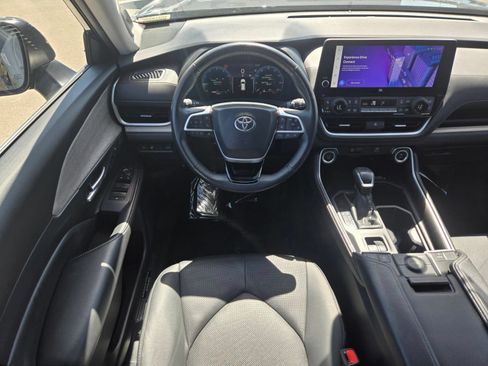 Used 2025 Toyota Grand Highlander FWD image 19