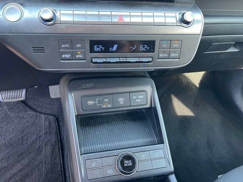Used 2024 Hyundai Kona SEL FWD image 20