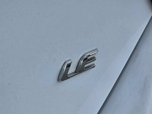 Used 2016 Toyota Corolla LE FWD image 6