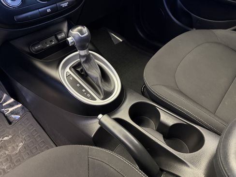 Used 2014 Kia Soul FWD image 19
