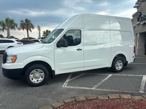 Used 2021 Nissan NV 2500 SV w/ Back Door Glass Package RWD image 10