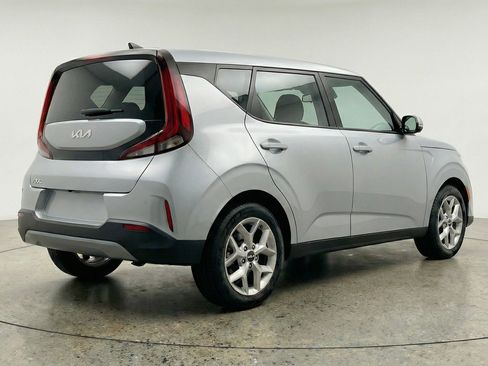 Used 2025 Kia Soul LX w/ LX Technology Package FWD image 9