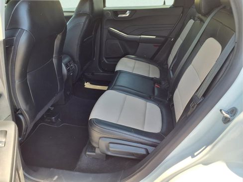 Used 2021 Ford Escape Titanium w/ Titanium Elite Package AWD/4WD image 17