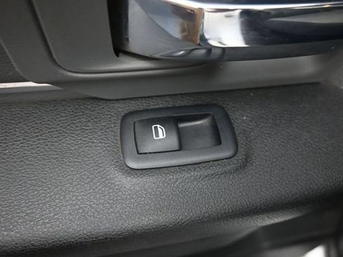 Used 2022 RAM 1500 Classic SLT AWD/4WD image 39