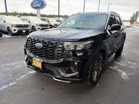 Certified 2025 Ford Explorer ST-Line w/ ST-Line Street Pack image 3