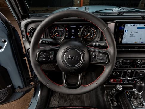 Used 2024 Jeep Wrangler Unlimited Rubicon image 19