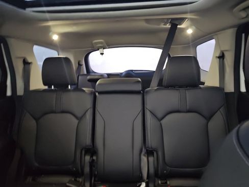Used 2025 Honda Pilot Touring image 12