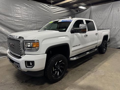 Used 2016 GMC Sierra 2500 Denali w/ Duramax Plus Package image 2