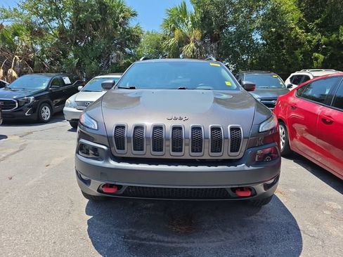 Used 2018 Jeep Cherokee Trailhawk w/ Comfort/Convenience Group AWD/4WD image 2