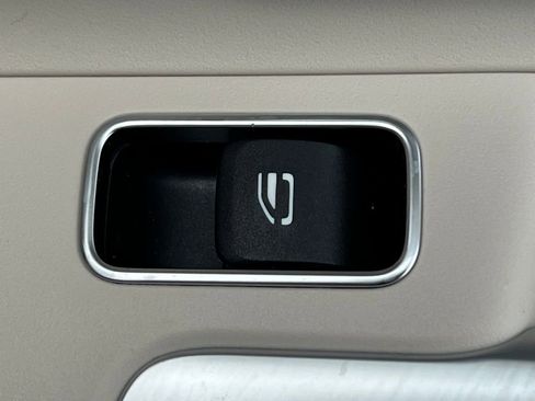 Certified 2025 Mercedes-Benz GLA 250 4MATIC image 27