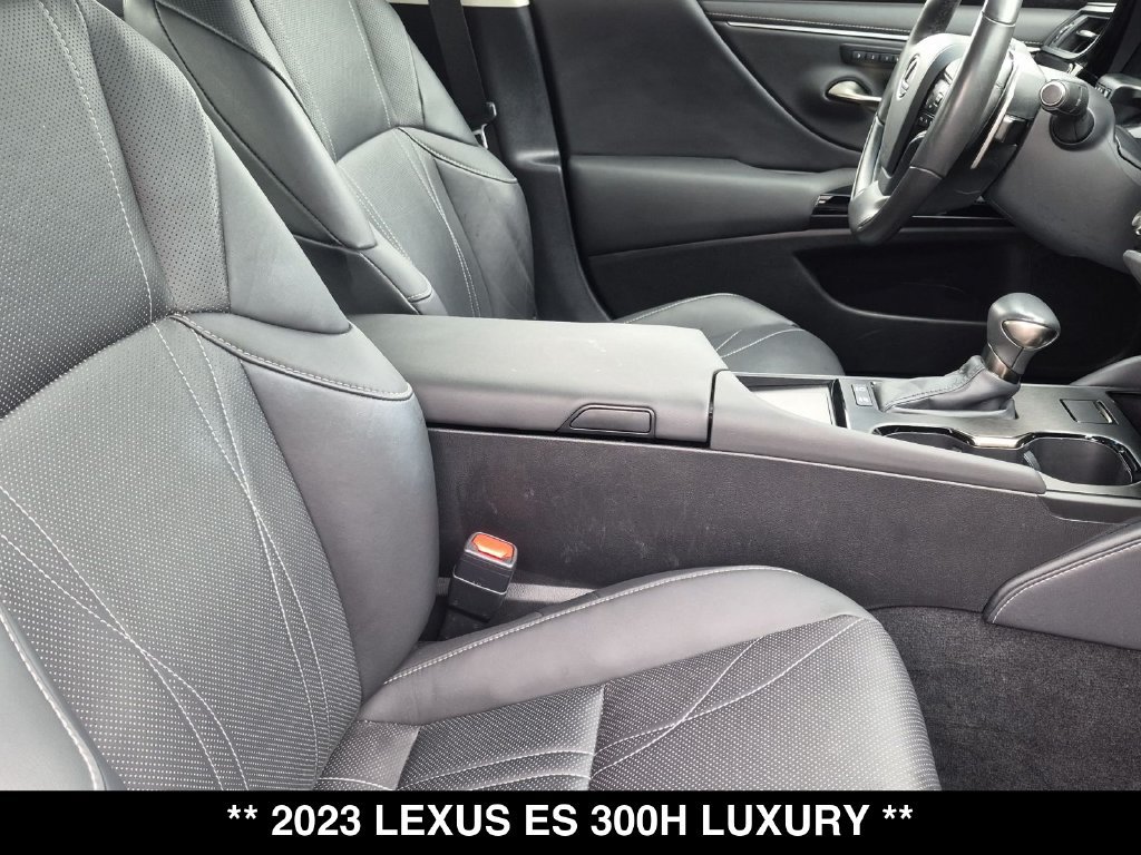 Used 2023 Lexus ES 300h w/ Accessory Package (Z2) FWD image 32
