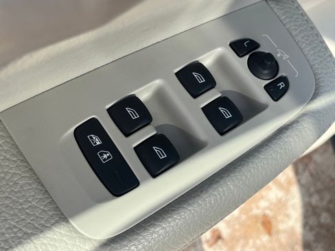 Used 2020 Volvo S60 T6 Momentum image 28