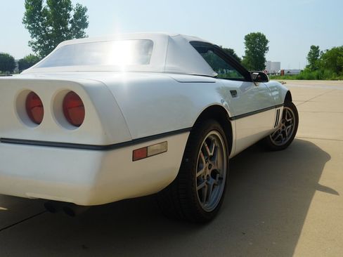 Used 1989 Chevrolet Corvette Convertible image 32
