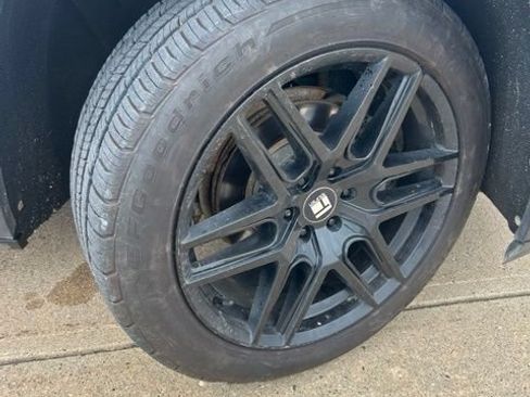 Used 2020 GMC Acadia AT4 w/ GMC Pro Grade Package AWD/4WD image 28
