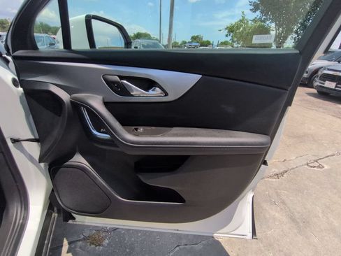 Used 2025 Chevrolet Blazer LT FWD image 32
