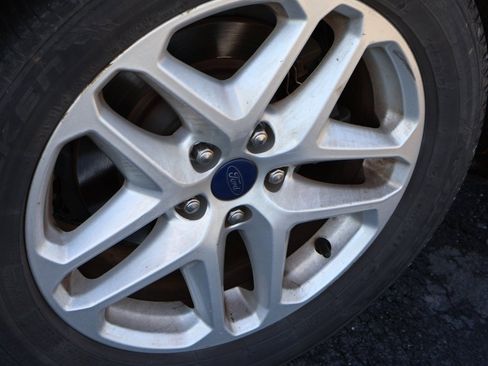 Used 2014 Ford Fusion SE w/ Equipment Group 202A image 19