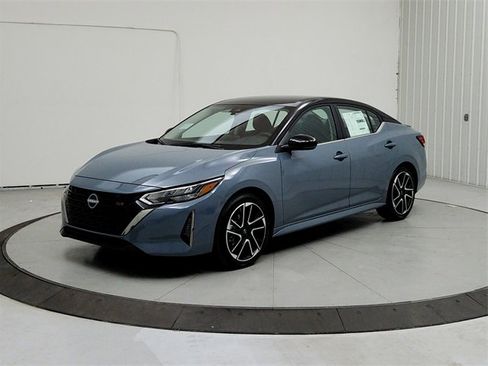 New 2025 Nissan Sentra SR image 3